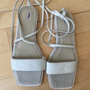 Vince Women's Ivory "Layla" sandals sz 10 leather ankle wrap